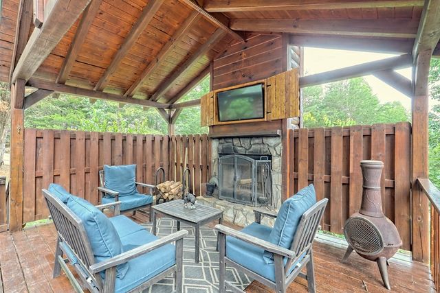 515 Amy Creek Circle, Ellijay, GA 30540