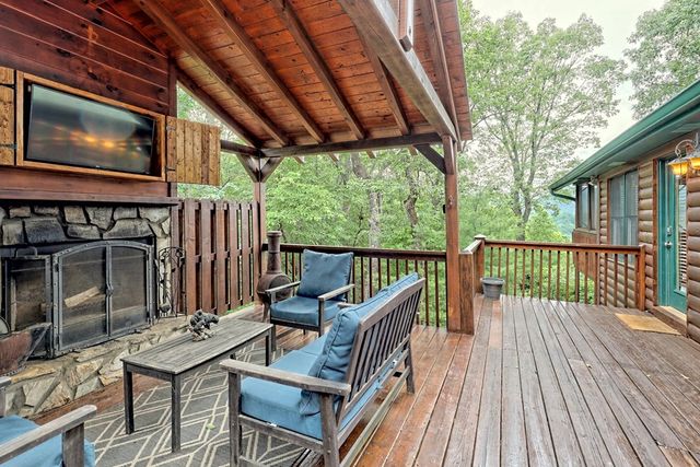 515 Amy Creek Circle, Ellijay, GA 30540