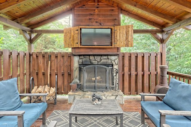 515 Amy Creek Circle, Ellijay, GA 30540