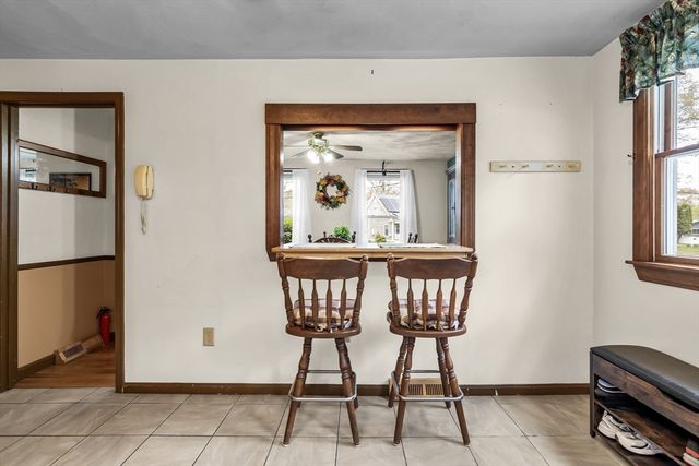 8 Portsmouth Rd, Amesbury, MA 01913