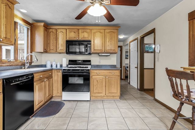 8 Portsmouth Rd, Amesbury, MA 01913