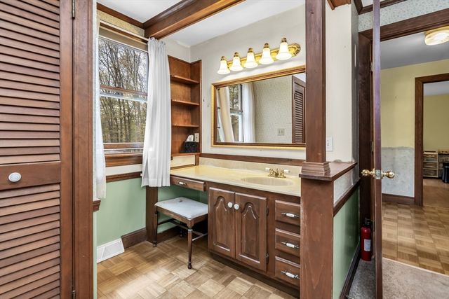 8 Portsmouth Rd, Amesbury, MA 01913