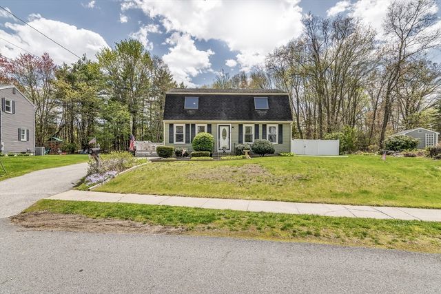 8 Portsmouth Rd, Amesbury, MA 01913