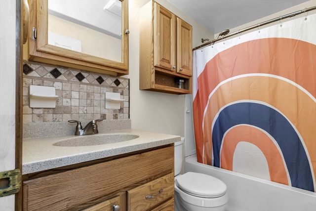 8 Portsmouth Rd, Amesbury, MA 01913