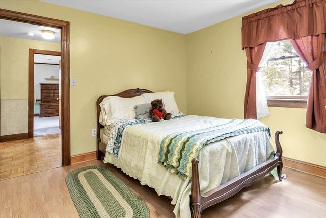 8 Portsmouth Rd, Amesbury, MA 01913