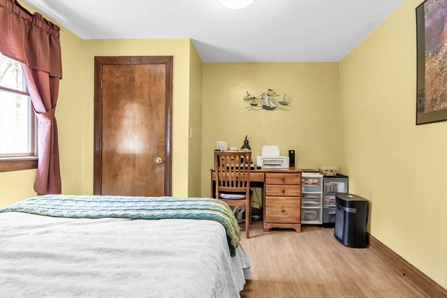 8 Portsmouth Rd, Amesbury, MA 01913
