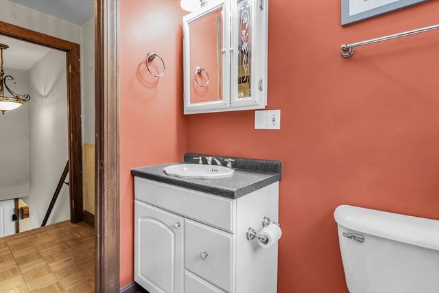 8 Portsmouth Rd, Amesbury, MA 01913