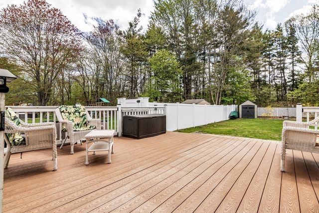 8 Portsmouth Rd, Amesbury, MA 01913