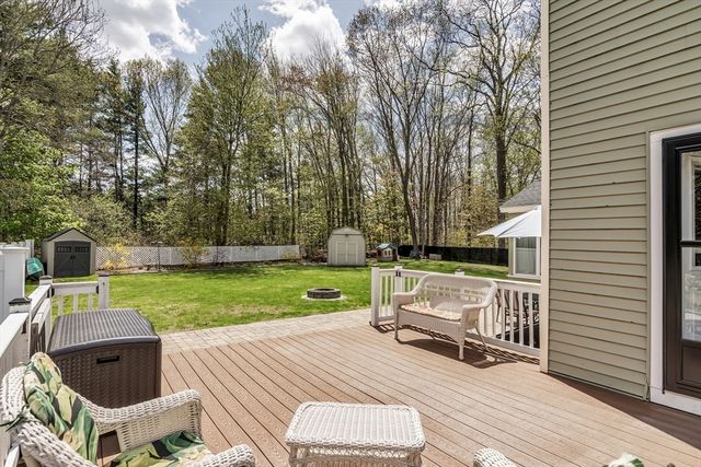 8 Portsmouth Rd, Amesbury, MA 01913