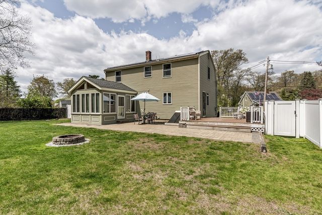 8 Portsmouth Rd, Amesbury, MA 01913