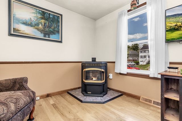 8 Portsmouth Rd, Amesbury, MA 01913