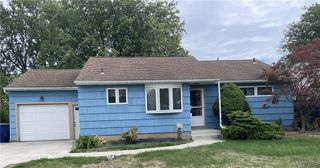 41 Castle Ct, Amherst, NY 14226