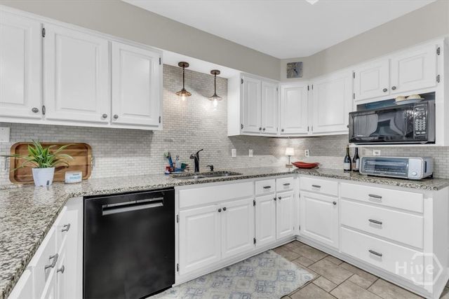 27 Oak Side Court, Richmond Hill, GA 31324