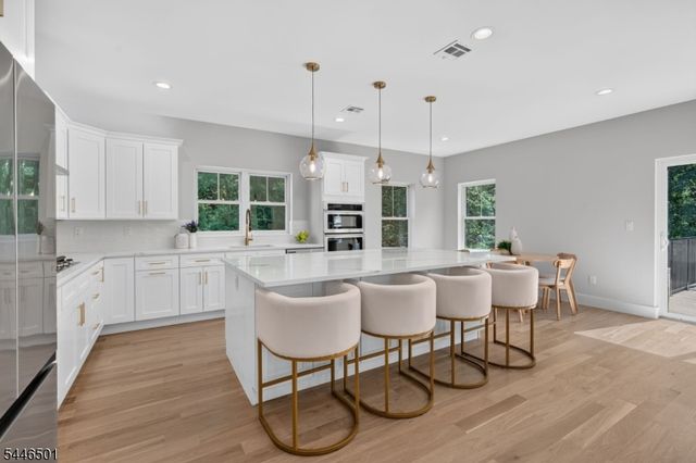 43 Oakwood Ave, Livingston Twp., NJ 07039