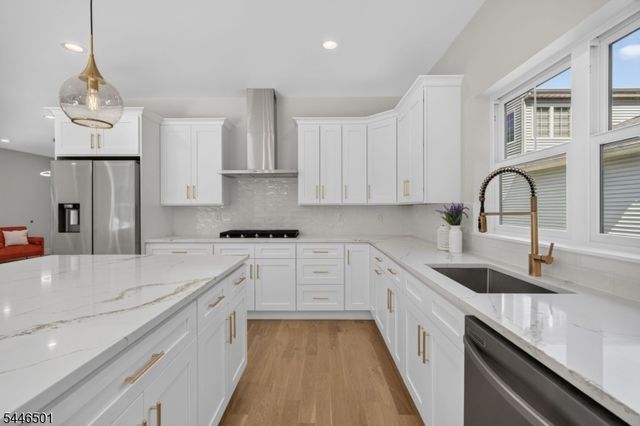 43 Oakwood Ave, Livingston Twp., NJ 07039