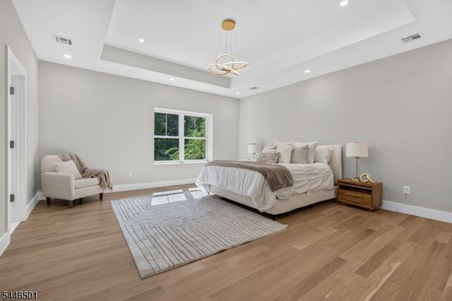 43 Oakwood Ave, Livingston Twp., NJ 07039