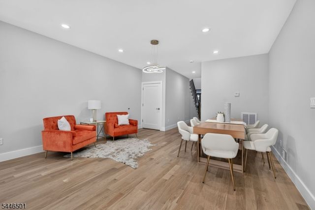 43 Oakwood Ave, Livingston Twp., NJ 07039