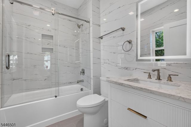 43 Oakwood Ave, Livingston Twp., NJ 07039