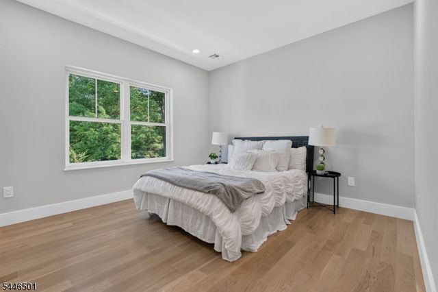 43 Oakwood Ave, Livingston Twp., NJ 07039