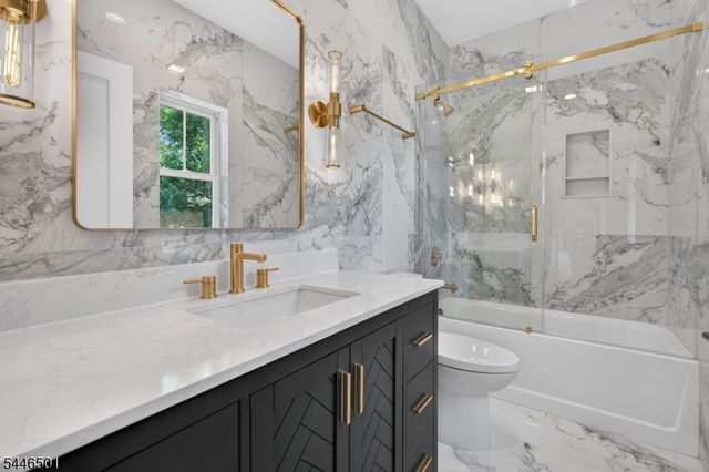 43 Oakwood Ave, Livingston Twp., NJ 07039