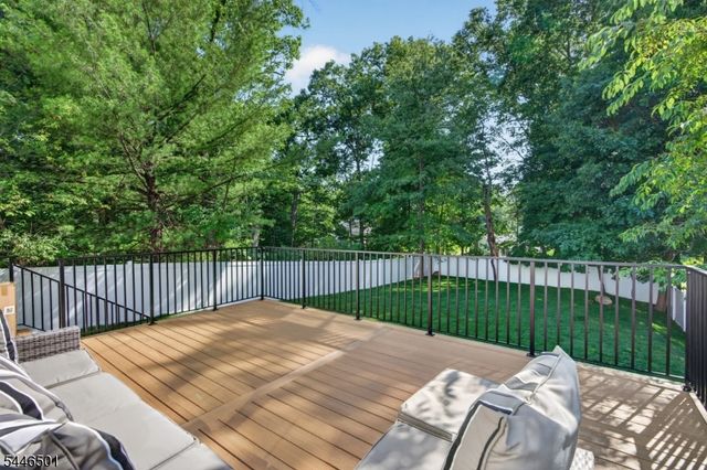 43 Oakwood Ave, Livingston Twp., NJ 07039