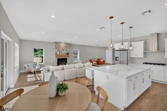 43 Oakwood Ave, Livingston Twp., NJ 07039