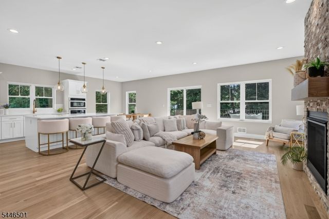 43 Oakwood Ave, Livingston Twp., NJ 07039