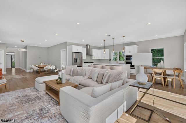 43 Oakwood Ave, Livingston Twp., NJ 07039