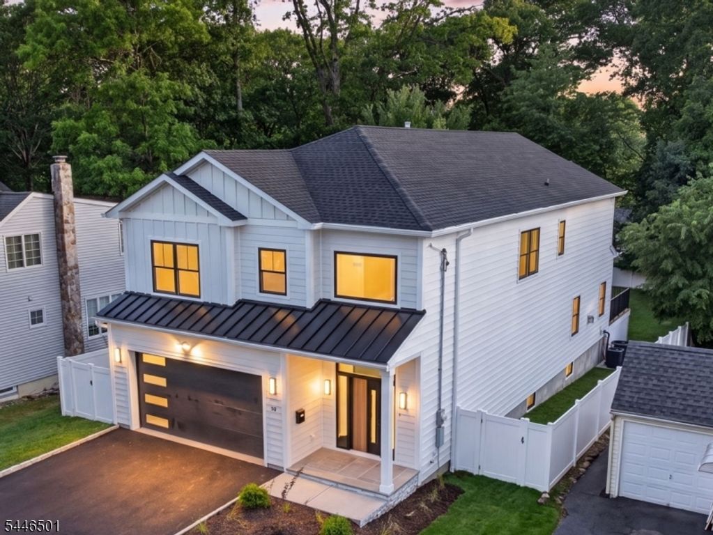 43 Oakwood Ave, Livingston Twp., NJ 07039