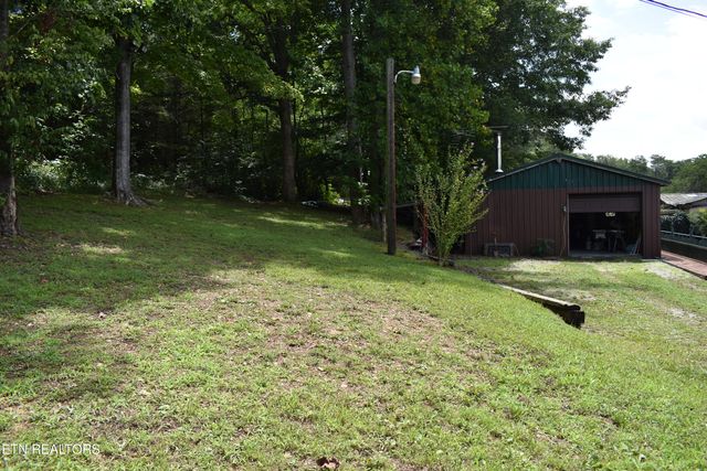 111 Chestnut Circle, Lafollette, TN 37766