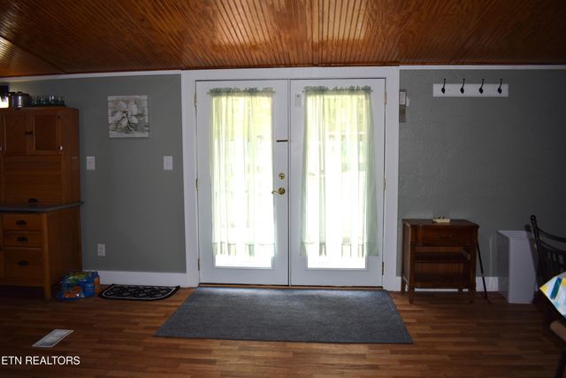 111 Chestnut Circle, Lafollette, TN 37766
