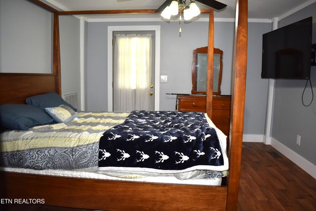 111 Chestnut Circle, Lafollette, TN 37766