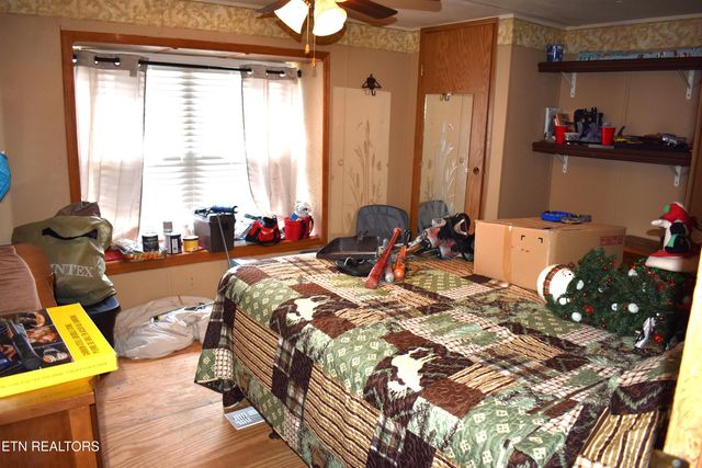 111 Chestnut Circle, Lafollette, TN 37766