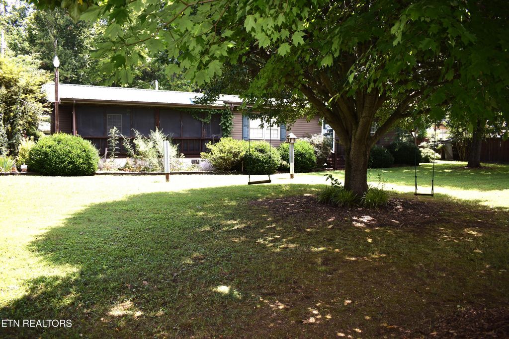 111 Chestnut Circle, Lafollette, TN 37766
