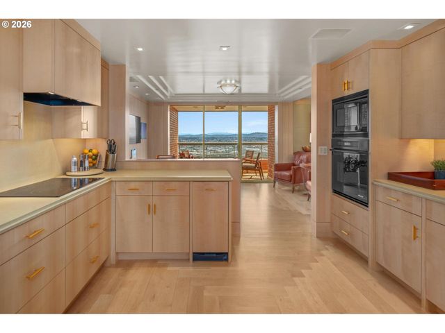 1414 Sw 3RD Ave 2402, Portland, OR 97201