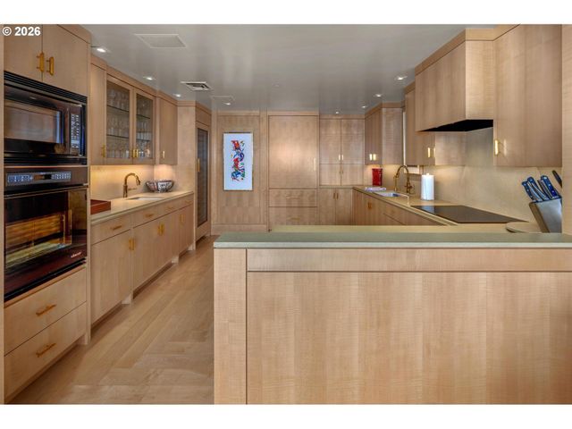 1414 Sw 3RD Ave 2402, Portland, OR 97201