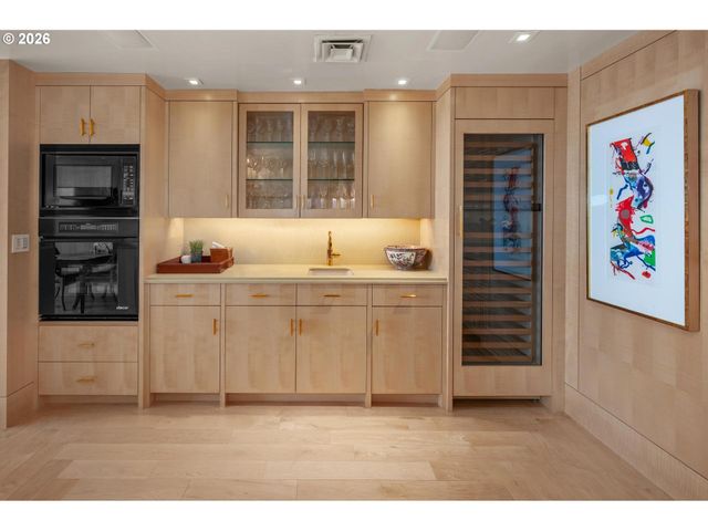 1414 Sw 3RD Ave 2402, Portland, OR 97201