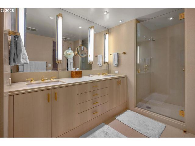 1414 Sw 3RD Ave 2402, Portland, OR 97201