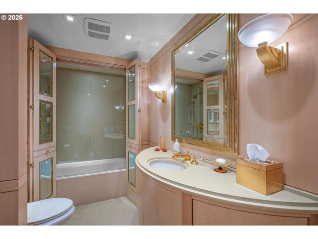 1414 Sw 3RD Ave 2402, Portland, OR 97201