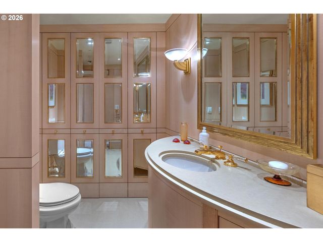 1414 Sw 3RD Ave 2402, Portland, OR 97201