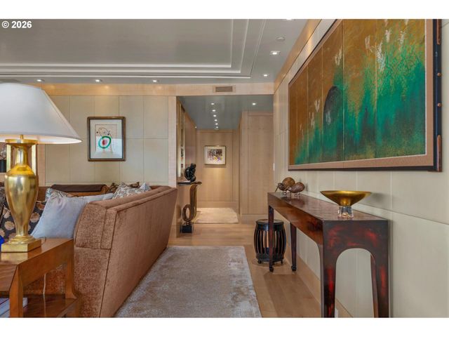 1414 Sw 3RD Ave 2402, Portland, OR 97201