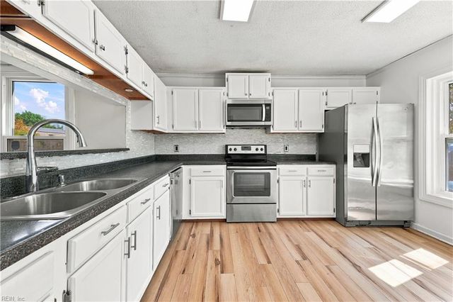 1877 Scarlotti CT, Virginia Beach, VA 23454