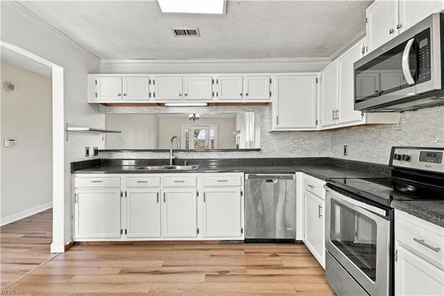 1877 Scarlotti CT, Virginia Beach, VA 23454