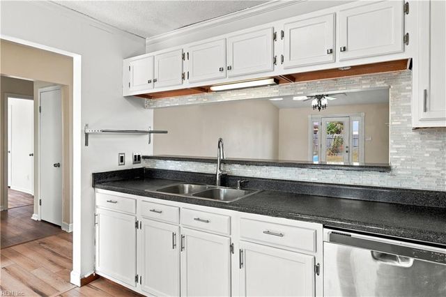 1877 Scarlotti CT, Virginia Beach, VA 23454