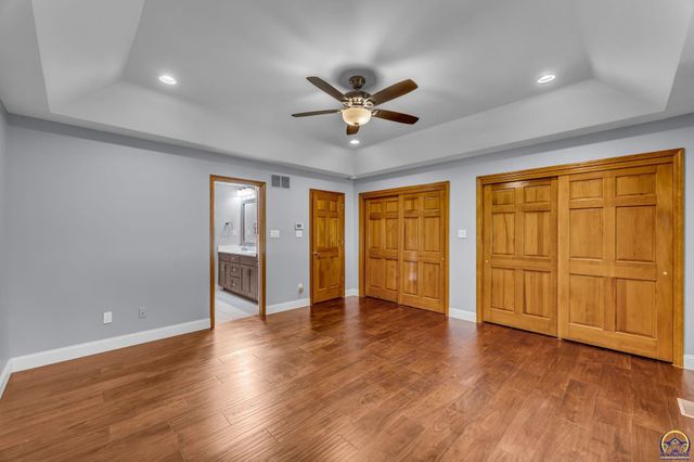 325 SW Whitehall LN, Topeka, KS 66606