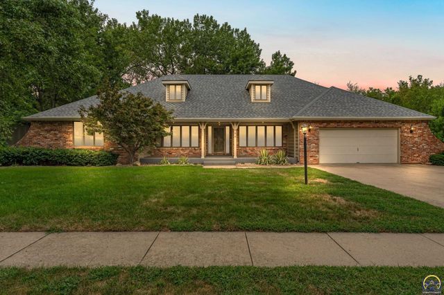 325 SW Whitehall LN, Topeka, KS 66606