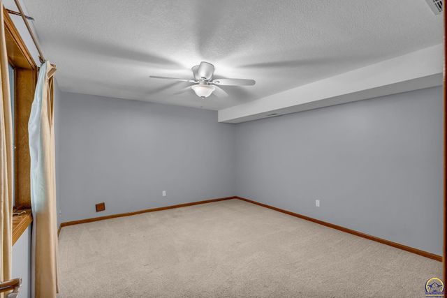 325 SW Whitehall LN, Topeka, KS 66606