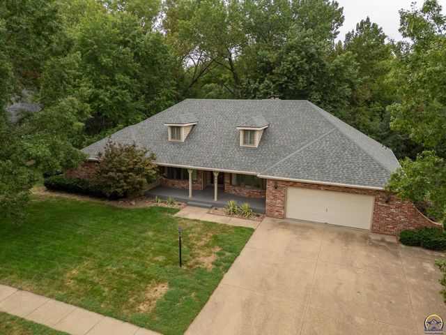 325 SW Whitehall LN, Topeka, KS 66606