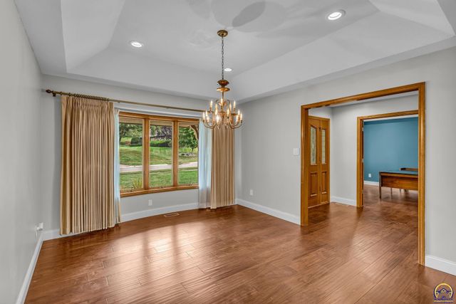 325 SW Whitehall LN, Topeka, KS 66606