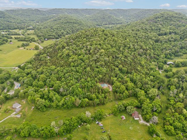 1840 Lick Creek Rd, Hartsville, TN 37074